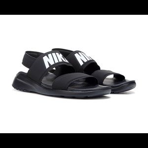 ✨Nike Tanjun Sandals✨